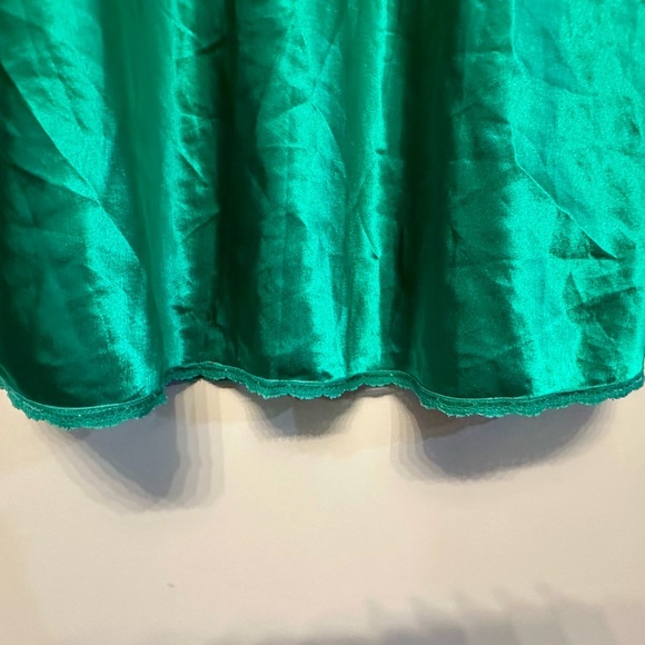 Vintage 80s/90s Emerald Satin Chemise with Lace Detail Large - Picture 7 of 7